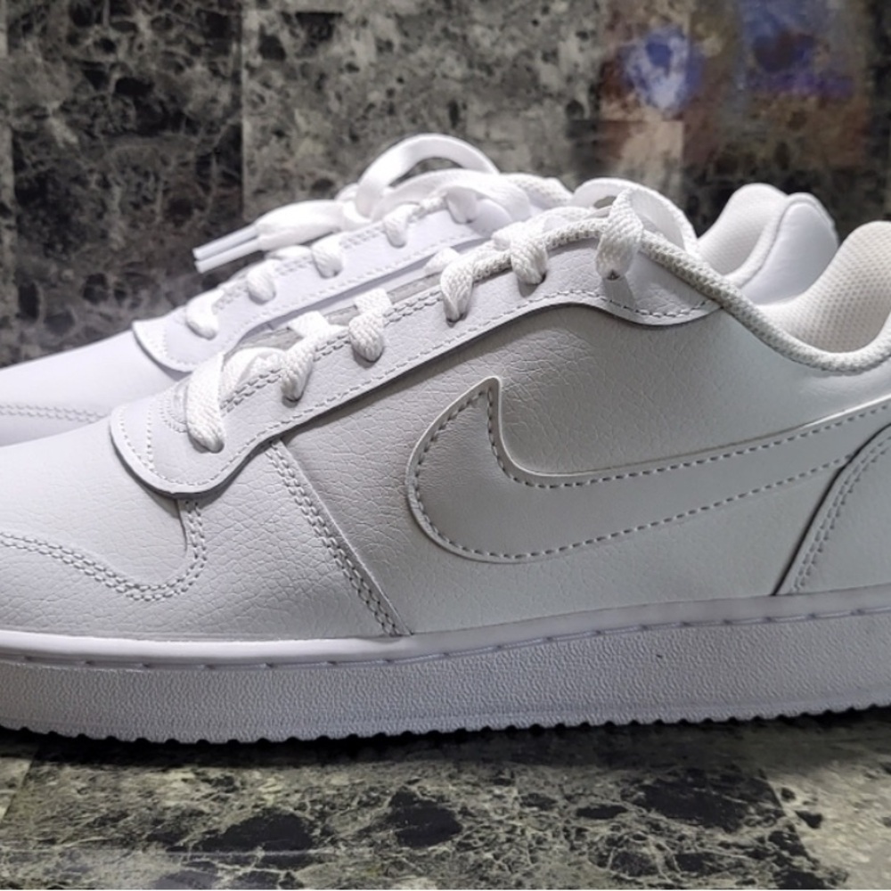Nike Mens Air Force 1s Low Crispy Triple All-White Leather Sneakers Size 10